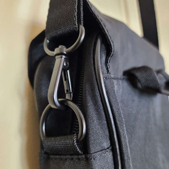 NWT Puma Journey Black Crossbody Bag Unisex Sports bag - Picture 4 of 15